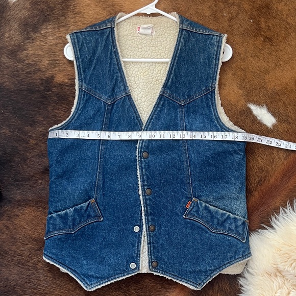 Vintage Levi's Dark Blue Denim Vest with Shearling Lining - Picture 8 of 8